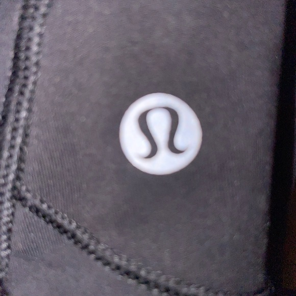 SOLD Lululemon mesh side capri - Picture 2 of 6